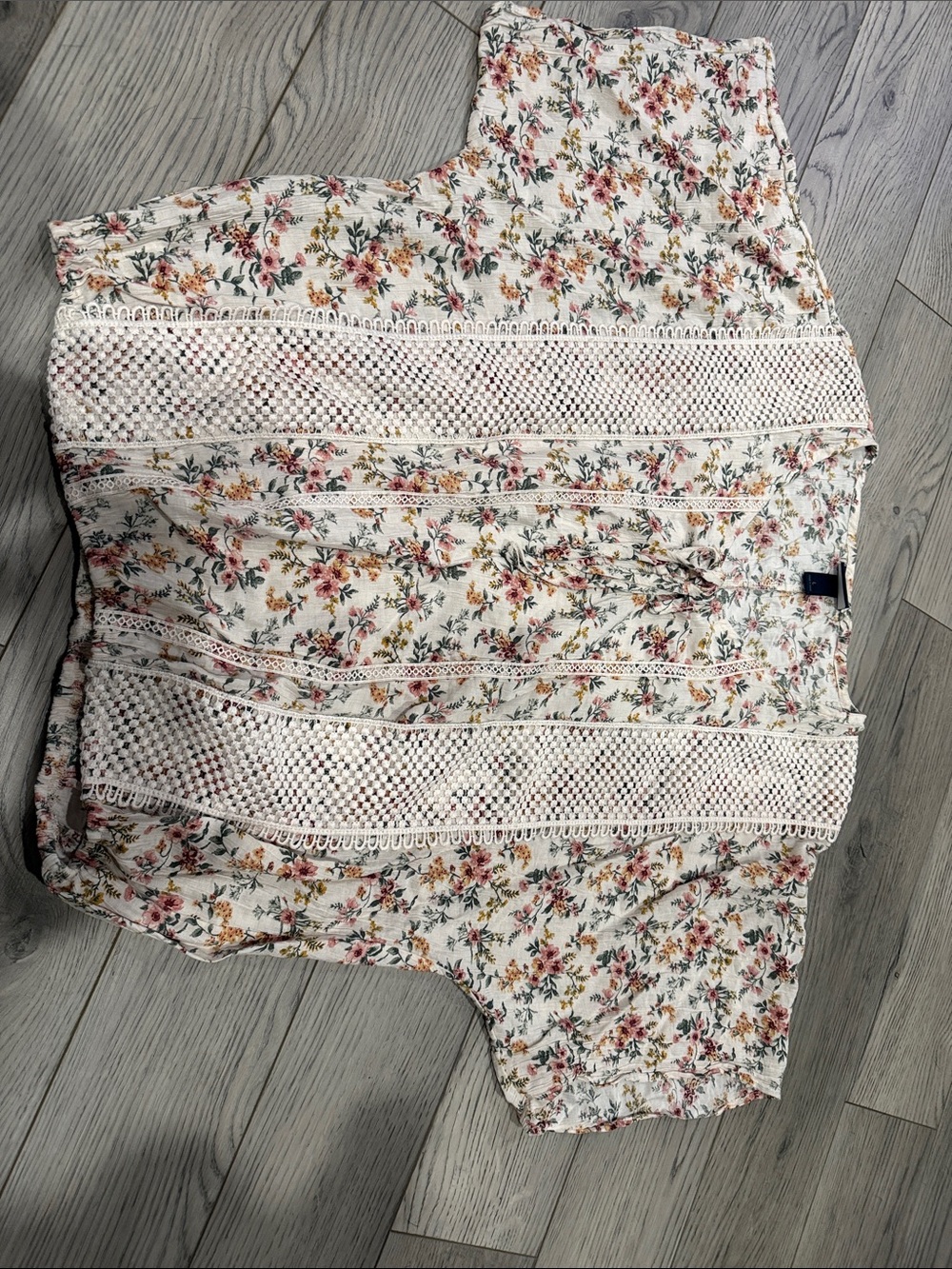 Daytrip Cream Floral Lace-Trim Short Sleeve Blouse